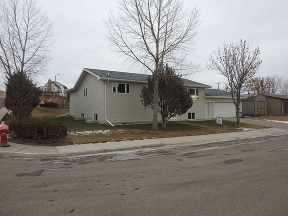 2nd image of 976 Hill Ave
