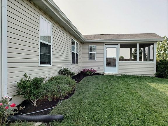 4th image of 694 Bobtail Dr