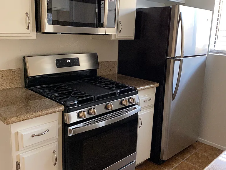 1429 N Curson Ave #106 — Photo 3