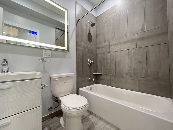 4th image of 1067 W Glen Lake Ave #2