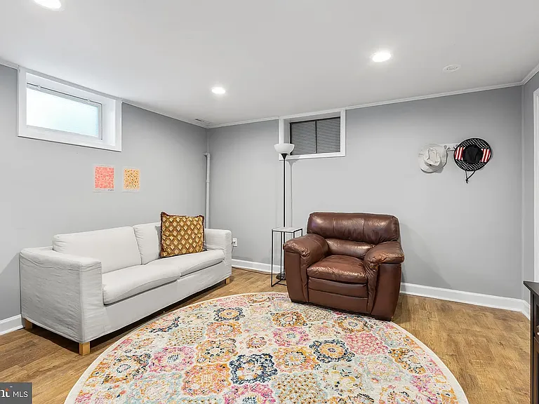 1321 Rowe St #B — Photo 20
