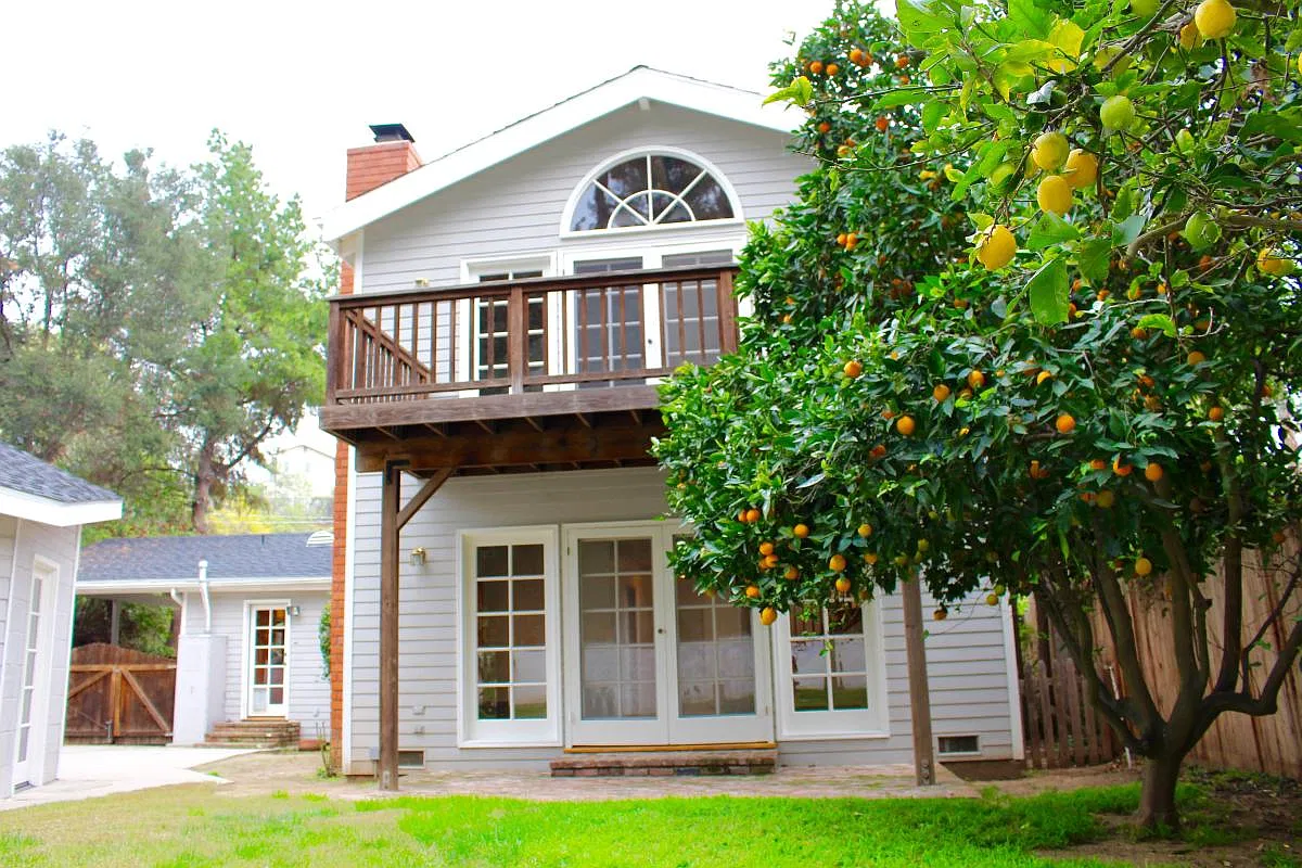 4 bed, 2650 sqft, $9,200 — Photo 3
