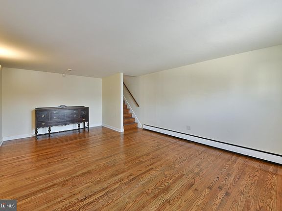 5th image of 456 N Easton Rd