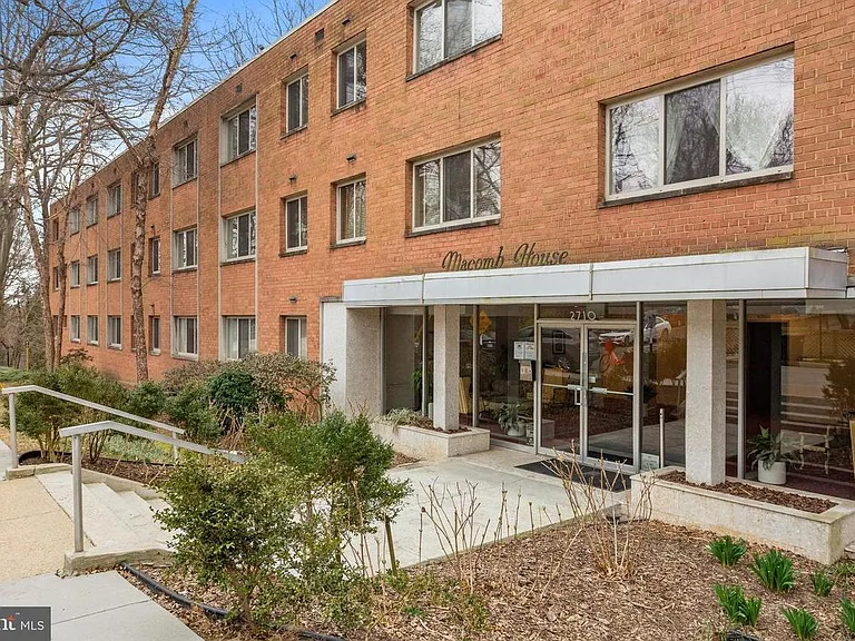 2710 Macomb St NW #203 — Photo 6