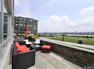 9 Somerset Ln UNIT 105, Edgewater, NJ