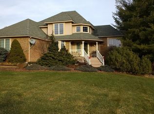 1916 Clover Ridge Dr, Howell, MI 48843