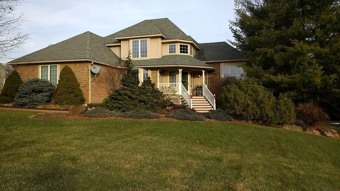 1916 Clover Ridge Dr photo 1