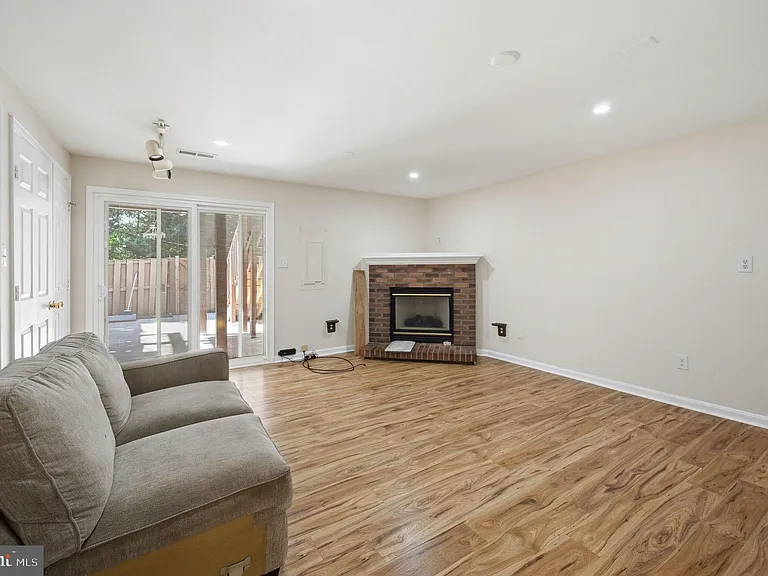 7676 Helmsdale Pl — Photo 25