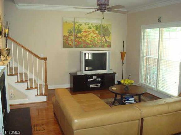 4th image of 11F Park Village Ln