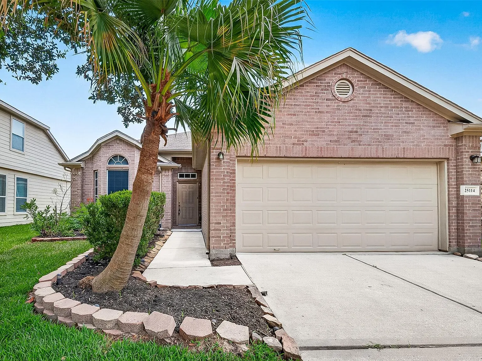 3 bed, 2.0 bath, 1638 sqft, $1,980 — Photo 2