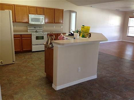 4th image of 9620 Crenshaw Cir