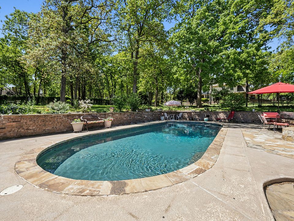 1st image of 216 Eastwood Dr