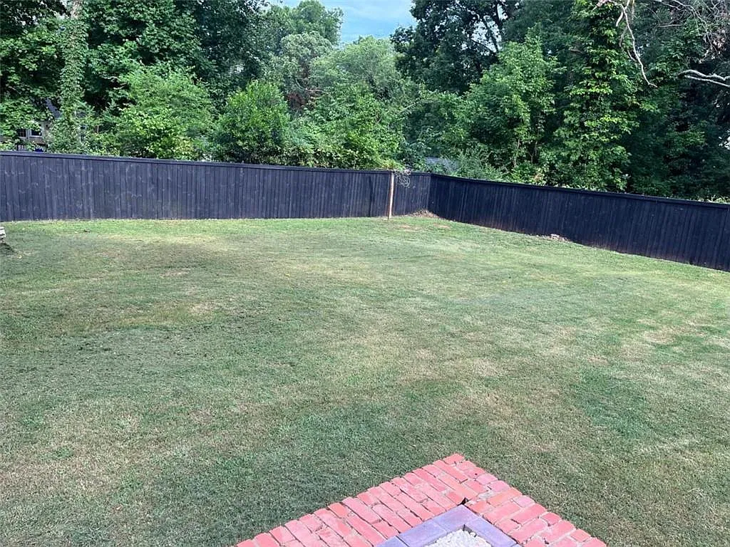 2 bed, 1.0 bath, 854 sqft, $1,875 — Photo 2