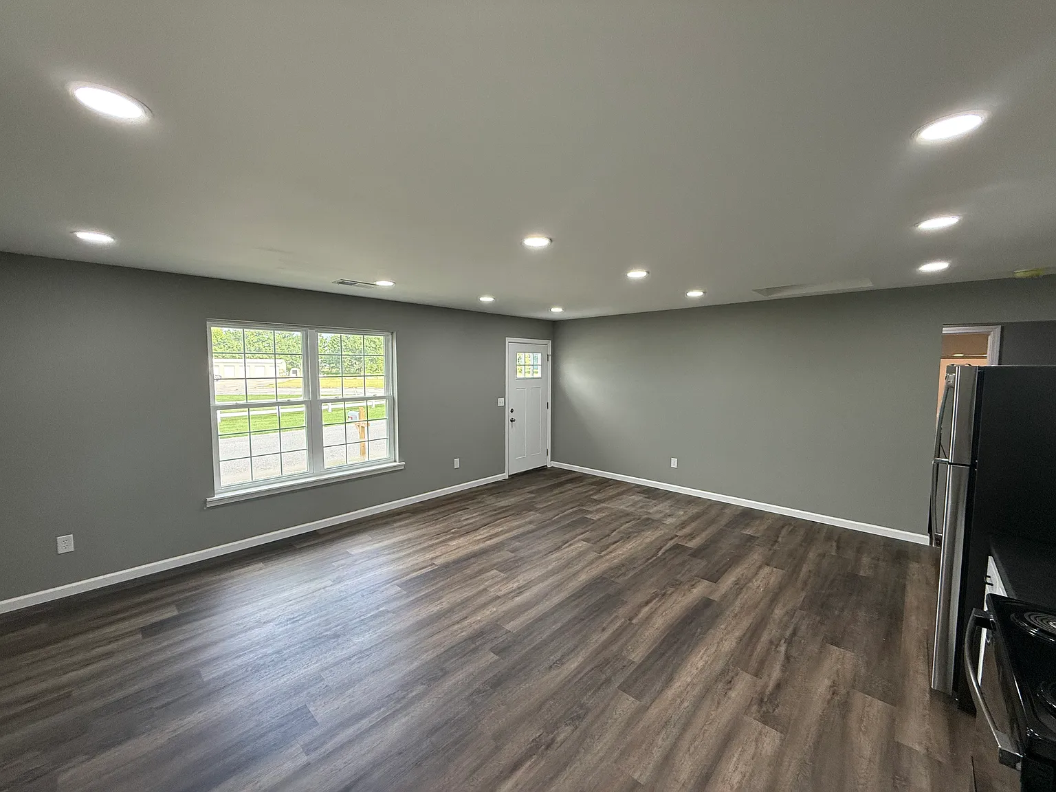 3 bed, 986 sqft, $1,700 — Photo 4