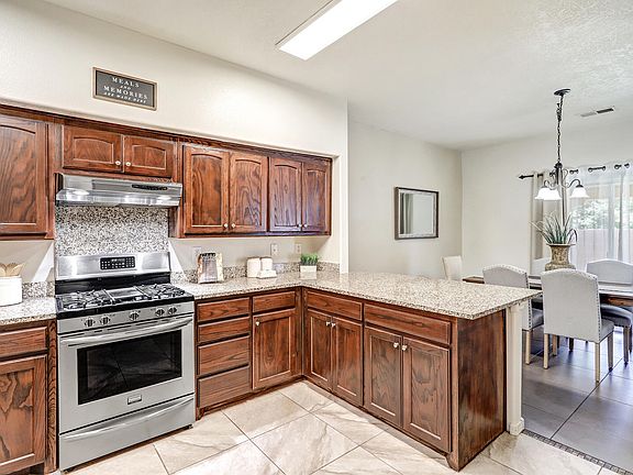 5th image of 1712 Avenida Real NW