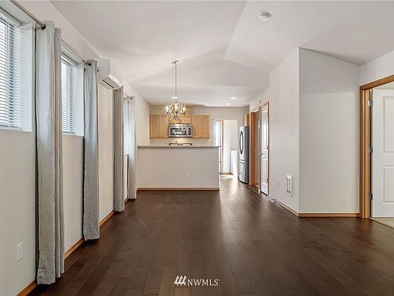 4th image of 406 NE Inspiration St