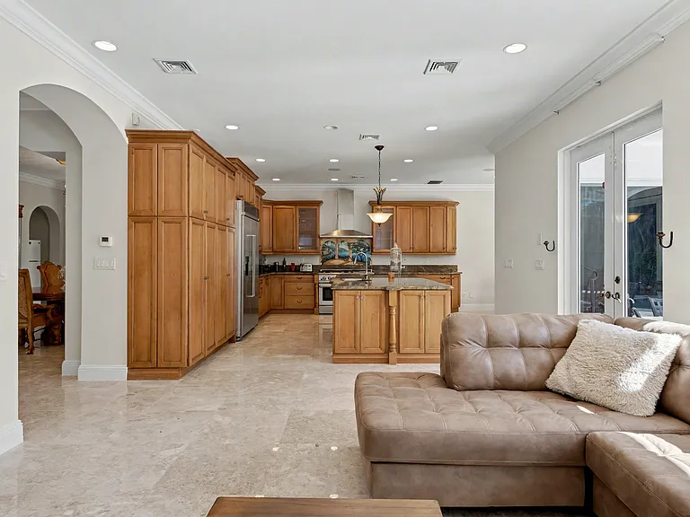 860 E Park Dr — Photo 28