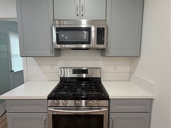 4th image of 121 W 84th Pl