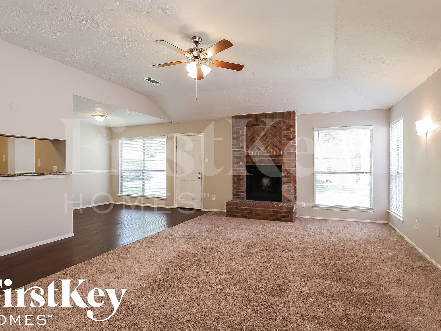 3 bed, 2.5 bath, 1843 sqft, $2,260 — Photo 2