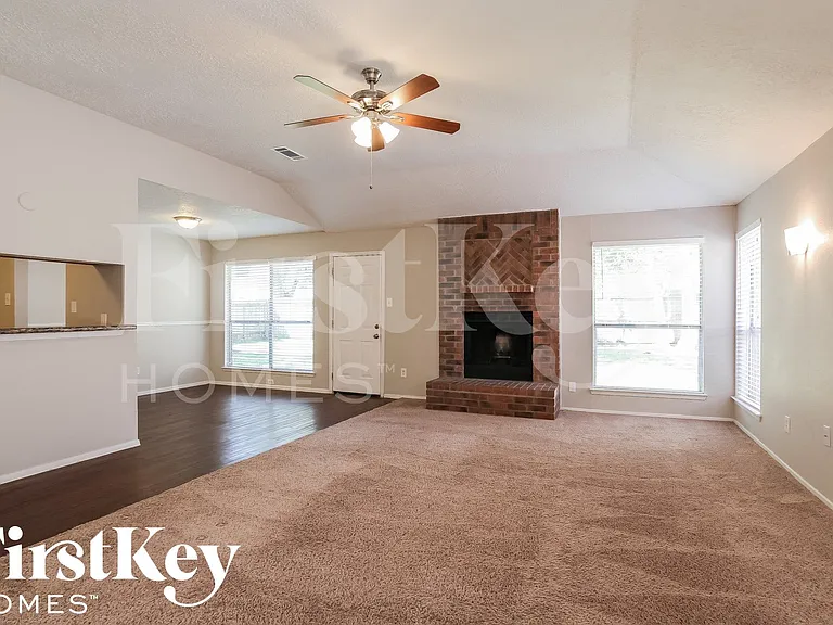 2322 Tall Ships Dr — Photo 2