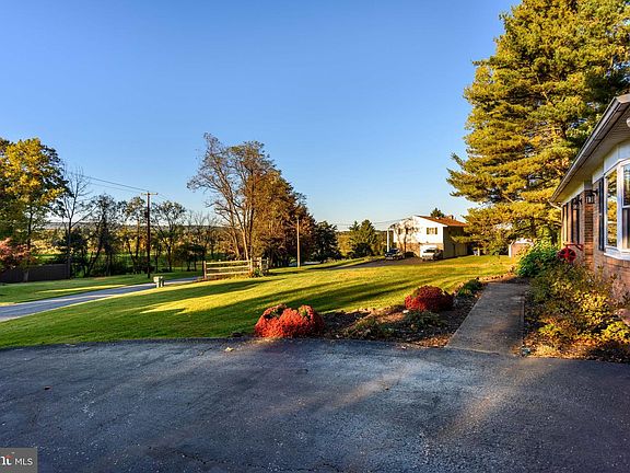 3rd image of 1740 Valley Green Rd