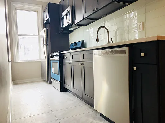 Rented by Emilienne Zongo Brown, LREB | media 17