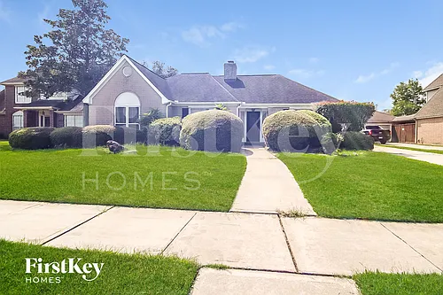 2303 Prestwick Dr Photo 1