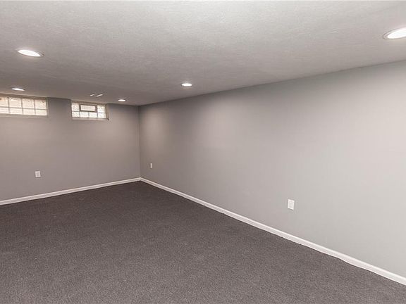 4th image of 125 Grand Blvd