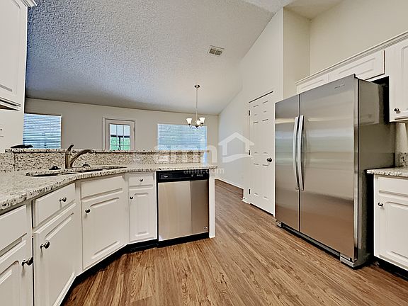 3rd image of 5359 Vivera Ln