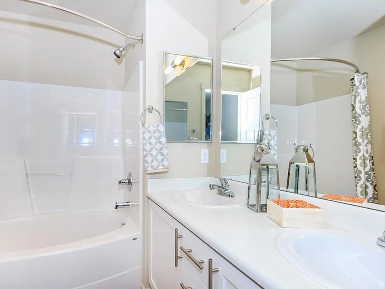 The Woodlands Townhomes — Photo 4