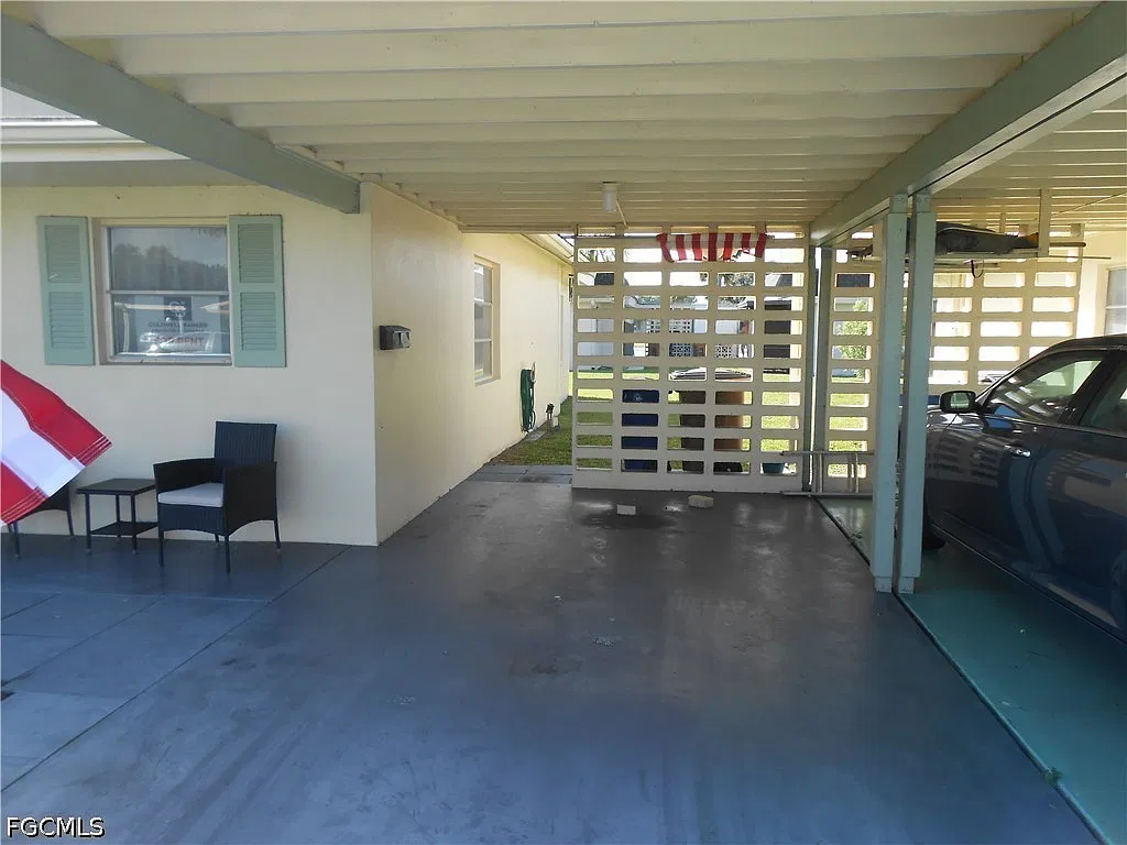 2 bed, 2.0 bath, 990 sqft, $1,200 — Photo 2