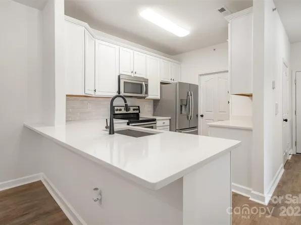 11725 Ridgeway Park Dr, Charlotte, NC 28277