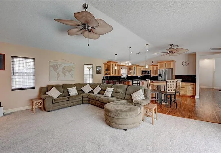 5088 NW 100th Ter — Photo 4