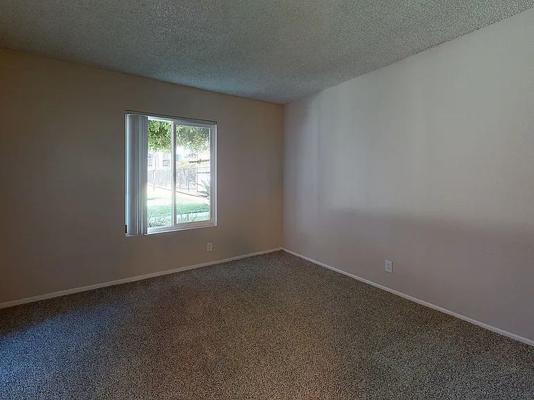 Huntington Vista — Photo 34