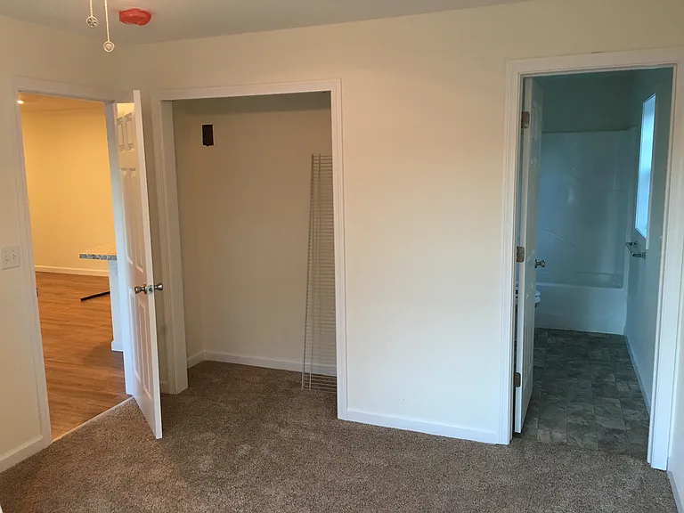 112 Broad St #4 — Photo 6