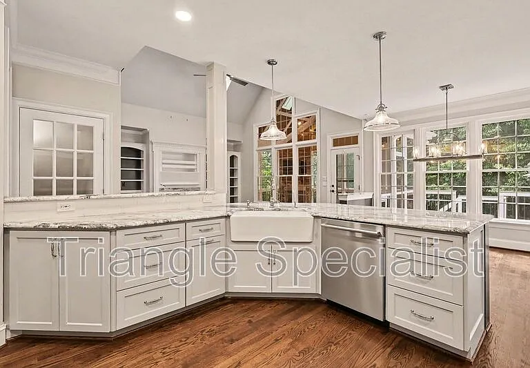 6121 Carlyle Dr — Photo 11