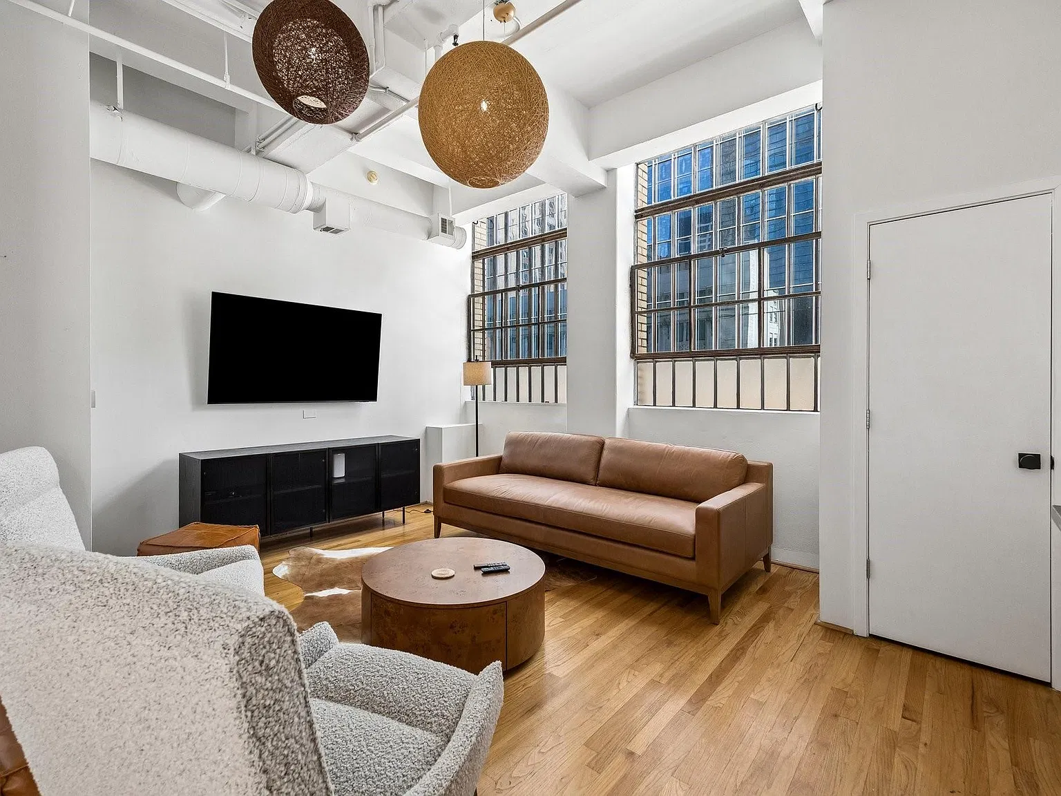 1 bed, 1.0 bath, 1097 sqft, $3,500 — Photo 3
