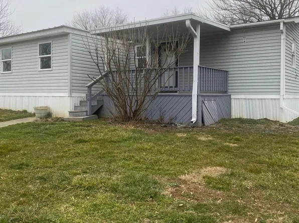 110 Dovefield Dr, Lancaster, PA 17603