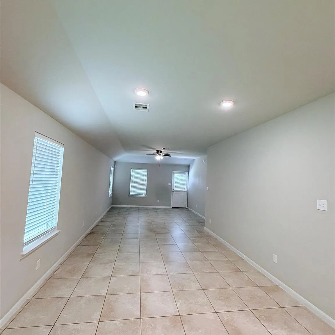 3 bed, 2.0 bath, 1648 sqft, $2,200 — Photo 3