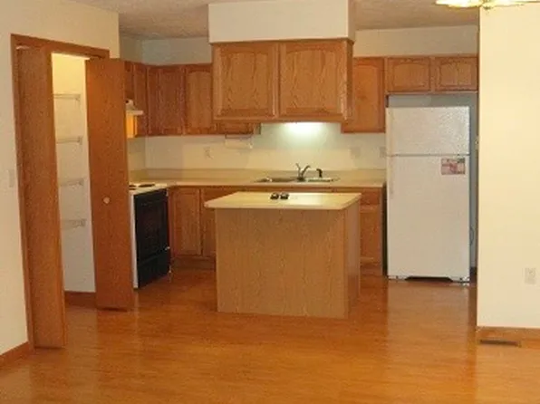 403 E 1st St, El Paso, IL