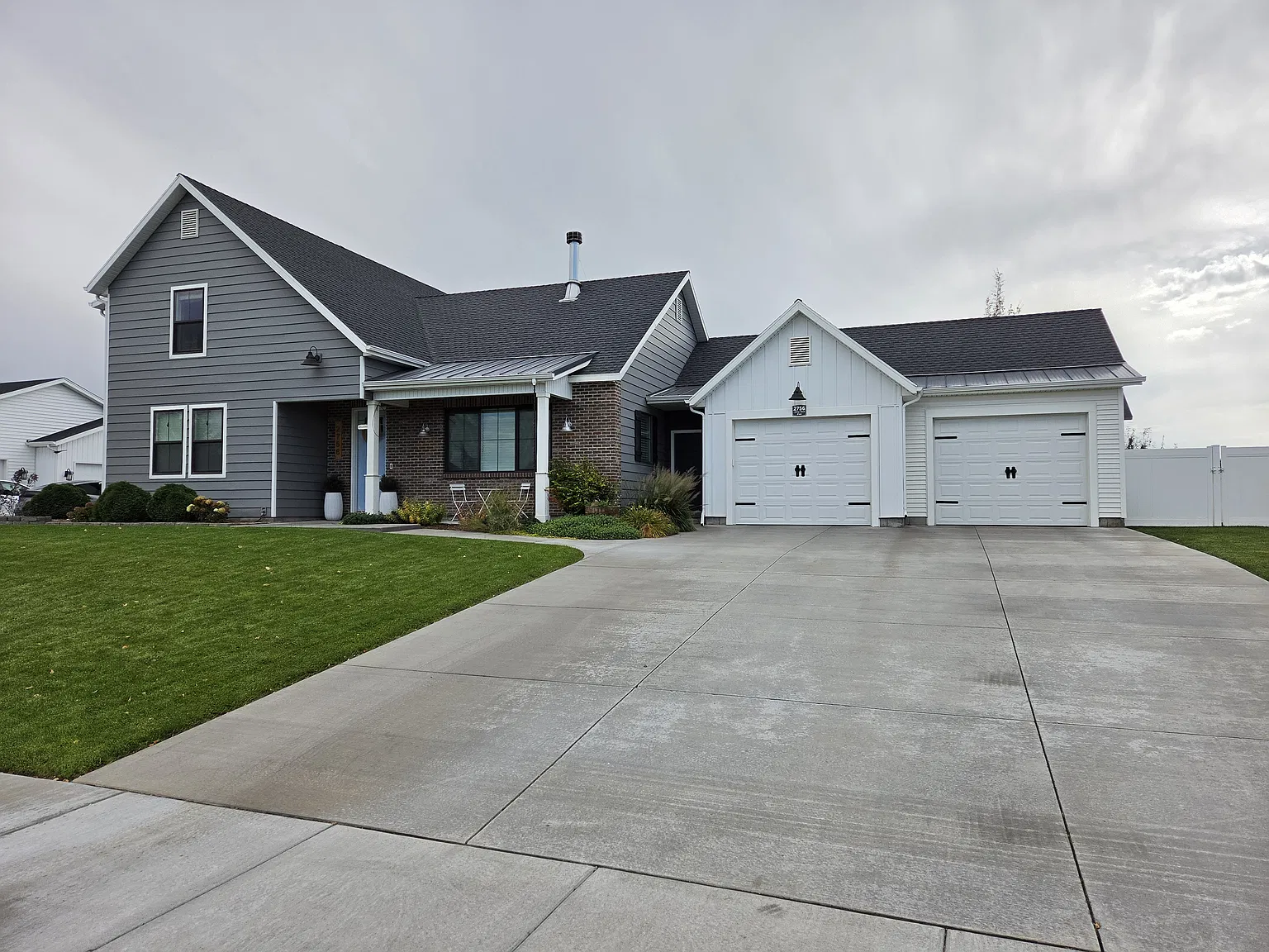4 bed, 2.5 bath, 3959 sqft, $2,500 — Photo 1