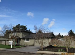 440 SW 13th St, Dundee, OR 97115