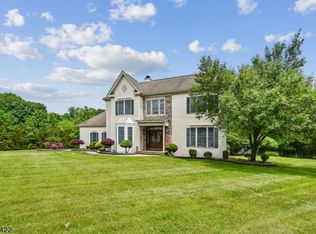 5 Summer Cottage Ln, Franklin Park, NJ 08823