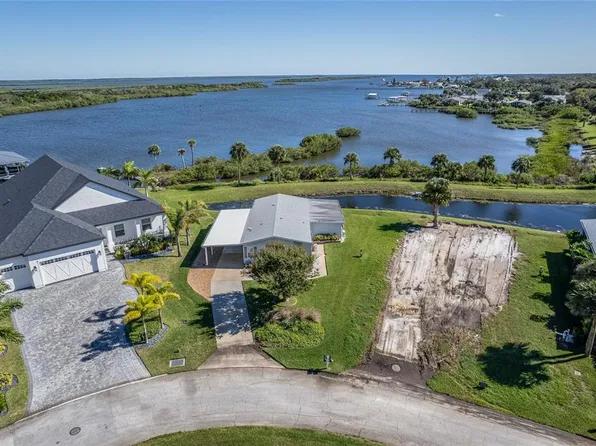 251 Golden Bay Blvd, Oak Hill, FL 32759