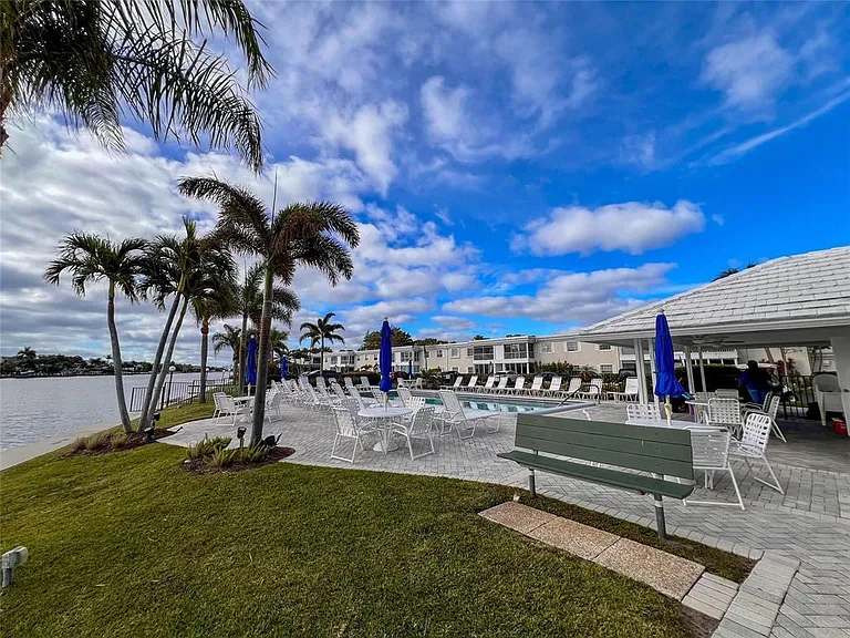6475 Bay Club Dr #4 — Photo 17