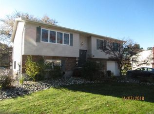 135 Lake Nanuet Dr, Nanuet, NY 10954