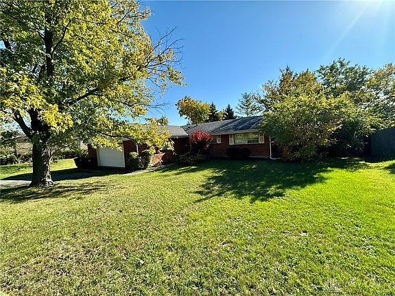 2nd image of 1206 Sherwood Forest Dr
