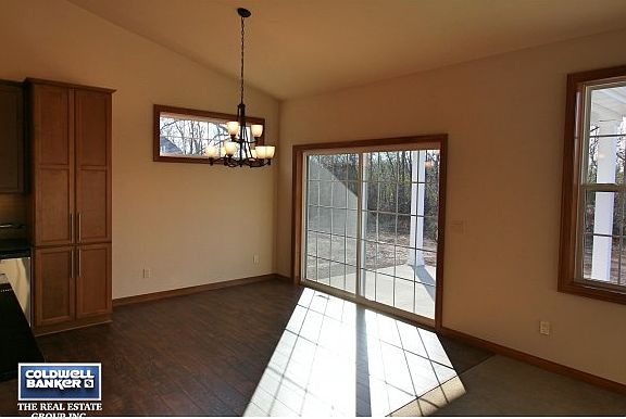 Spacious Dining Area