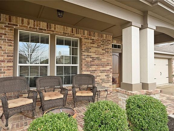 4th image of 523 Highland Fairway Ln