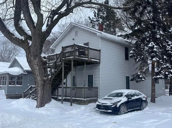 264 6th Ave, Manistee, MI 49660
